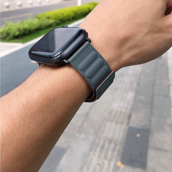NEW[BAND] Gray Leather Magnetic For Apple Watch - Picture 2 of 6